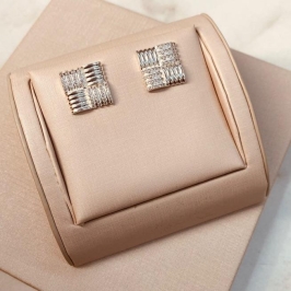 BR PRATA QUADRADO DETALHADO E MICRO CRAVEJADO