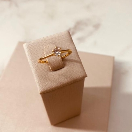 AN OURO SOLITÁRIO CAIXA BAIXA 4MM