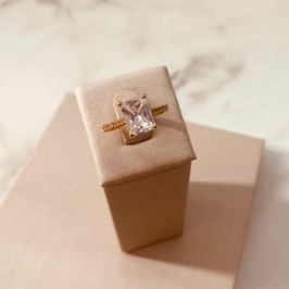 AN OURO SOLITÁRIO QUADRADO ARO MICRO CRAVEJADO