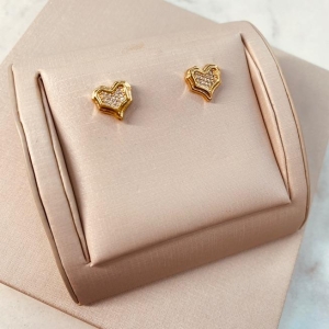 BR OURO CORAÇÃO MICRO CRAVEJADO DETALHADO