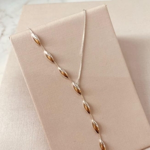 CL PRATA GRAVATINHA FOLHAS LISAS