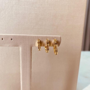 TR OURO ARGOLA CORAÇÃO FINA CRAVEJADA