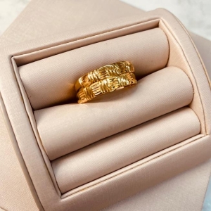 AN OURO APARADOR DETALHE OURO