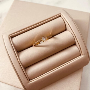 AN OURO SOLITÁRIO ARO MICRO CRAVEJADO 4MM