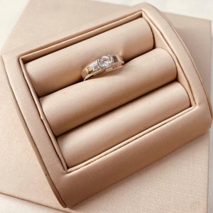 AN PRATA SOLITÁRIO ARO GROSSO DETALHE CAIXA BAIXA