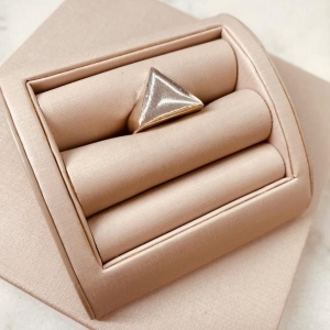 AN PRATA TRIANGULO LISO