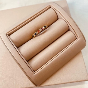 AN OURO ZIRCONIAS COLOR