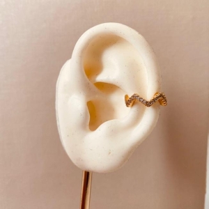 PIERCING OURO ONDULADO MICRO CRAVEJADO