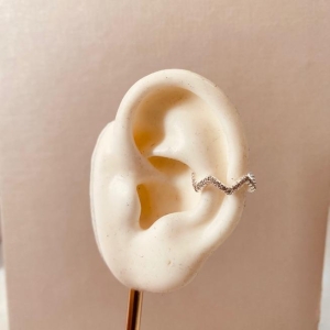 PIERCING PRATA ONDULADO MICRO CRAVEJADO