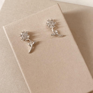 BR PRATA FLOR DE ZIRCONIA