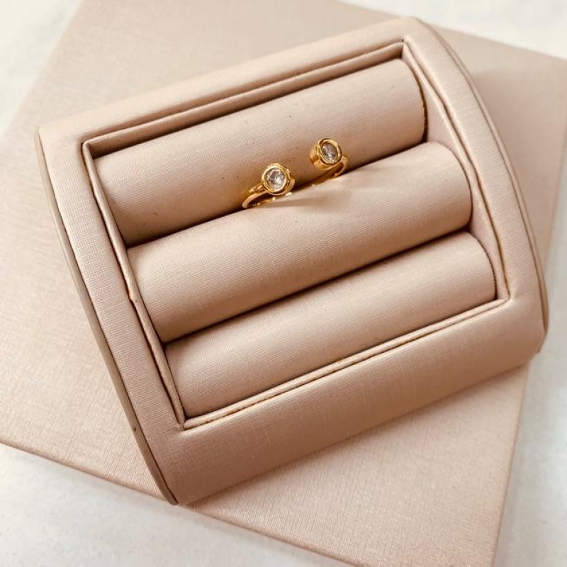 AN OURO ABERTO ZIRCONIA