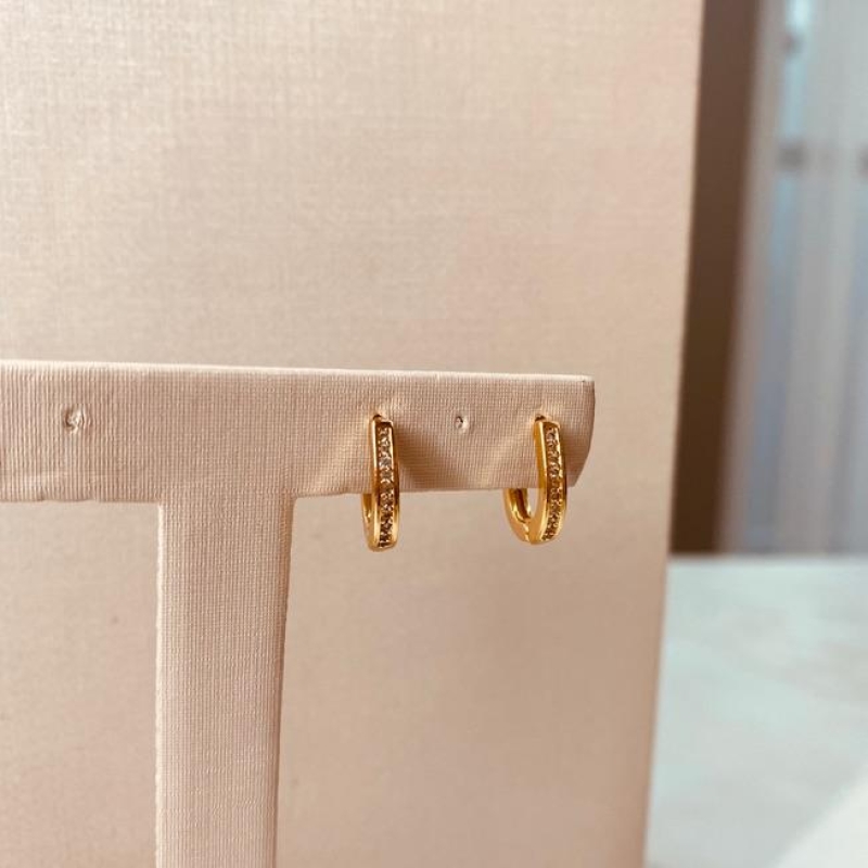 BR OURO ARGOLA FINA OVAL MICRO CRAVEJADA P