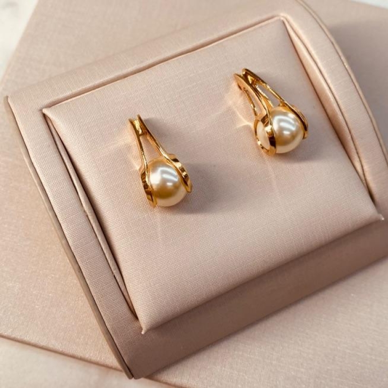 BR OURO ARGOLA VIRGULA ABERTA PEROLA