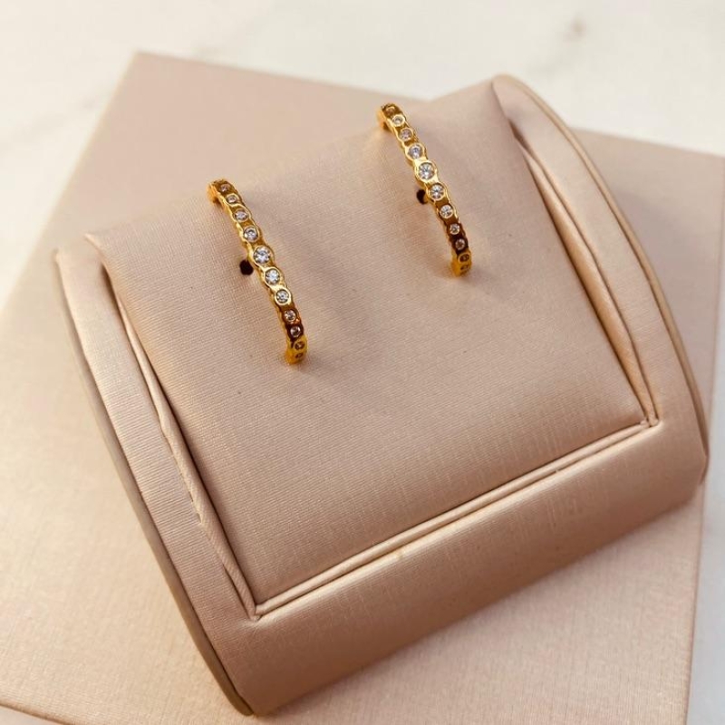 BR OURO EARHOOK FINO ZIRCONIAS INTERNAS