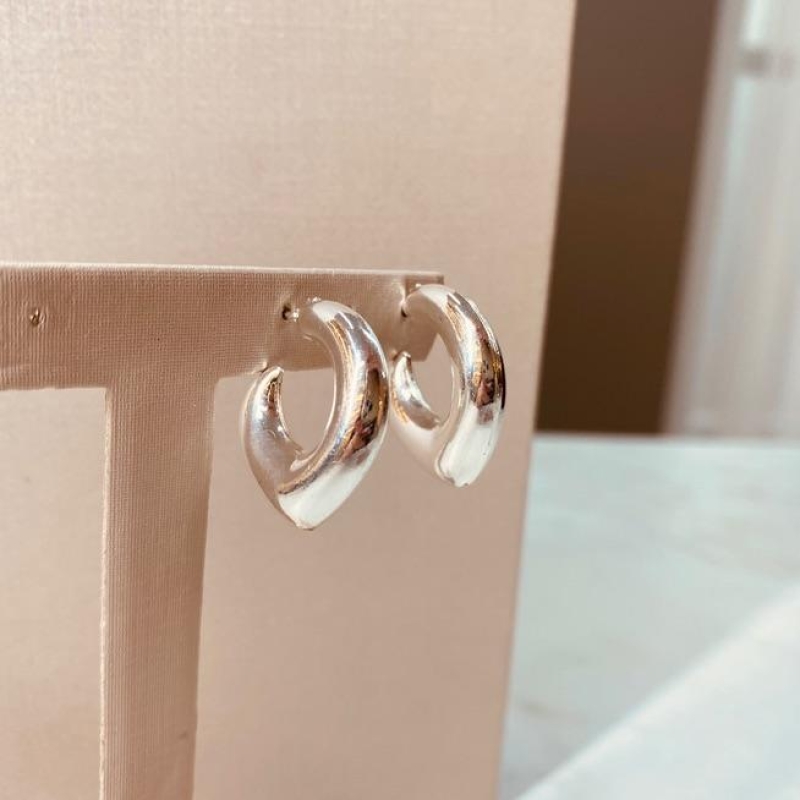 BR PRATA ARGOLA EM V