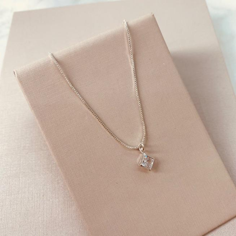 CK PRATA ZIRCONIA QUADRADA COM BORBA