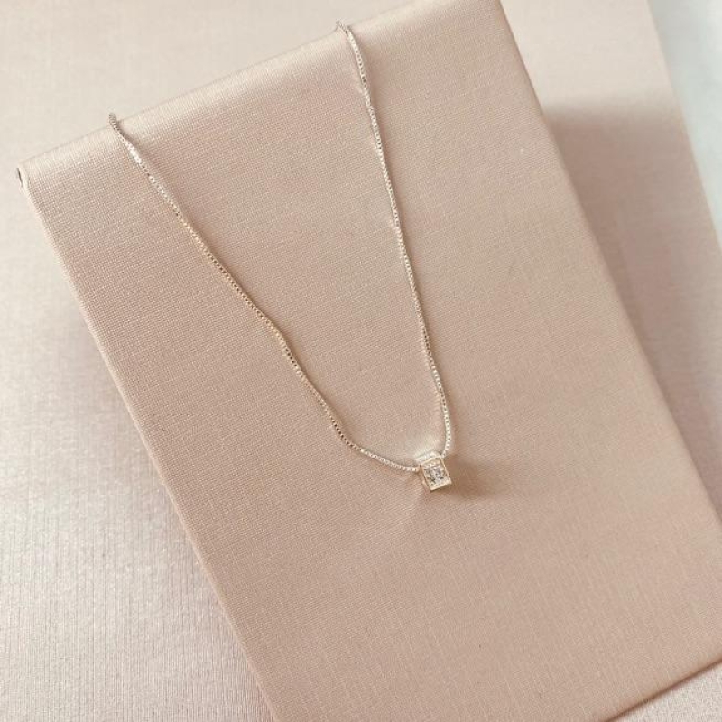 CL PRATA CUBO MICRO CRAVEJADO