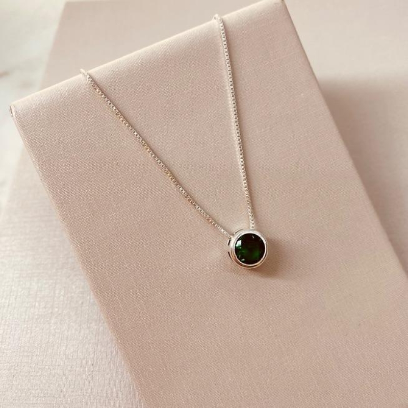 CL PRATA PONTO DE LUZ ESMERALDA 8MM CAIXA ALTA