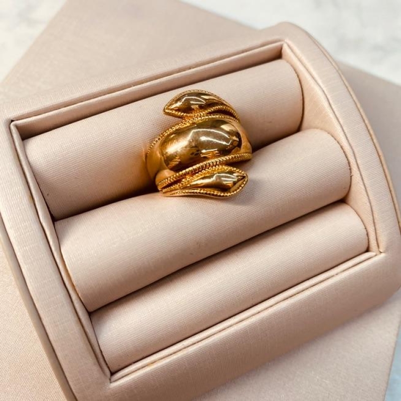 AN OURO COBRA LISA FAKE