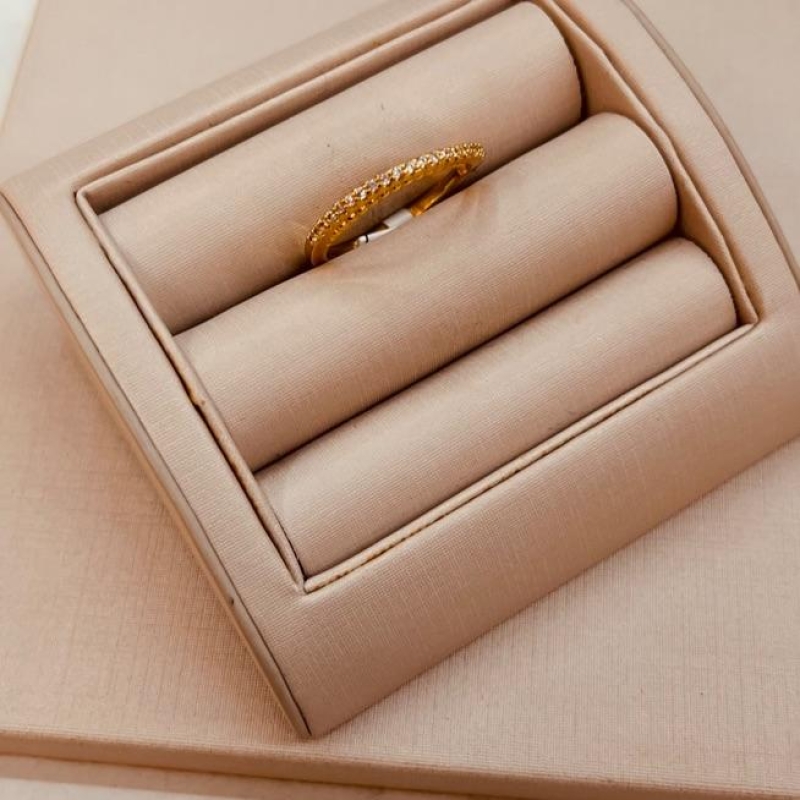 AN OURO FINO MICRO CRAVEJADO DETALHE ARO EM BOLAS