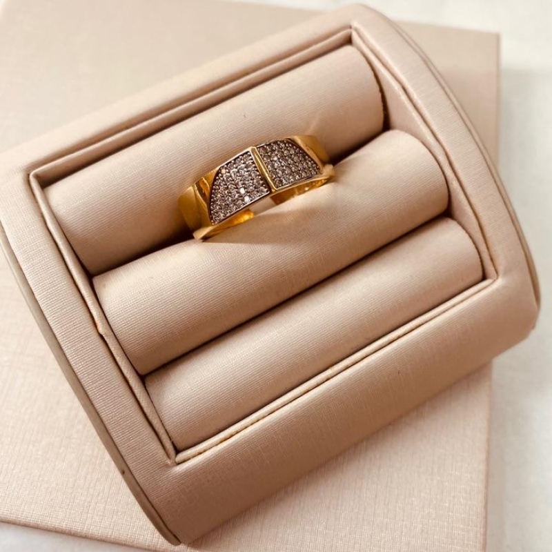 AN OURO QUADRADO CRAVEJADO PONTA 2 LATERAIS