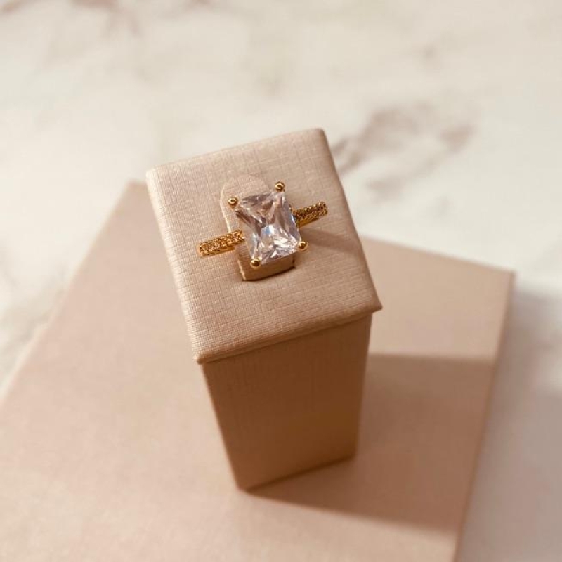 AN OURO SOLITÁRIO QUADRADO ARO MICRO CRAVEJADO