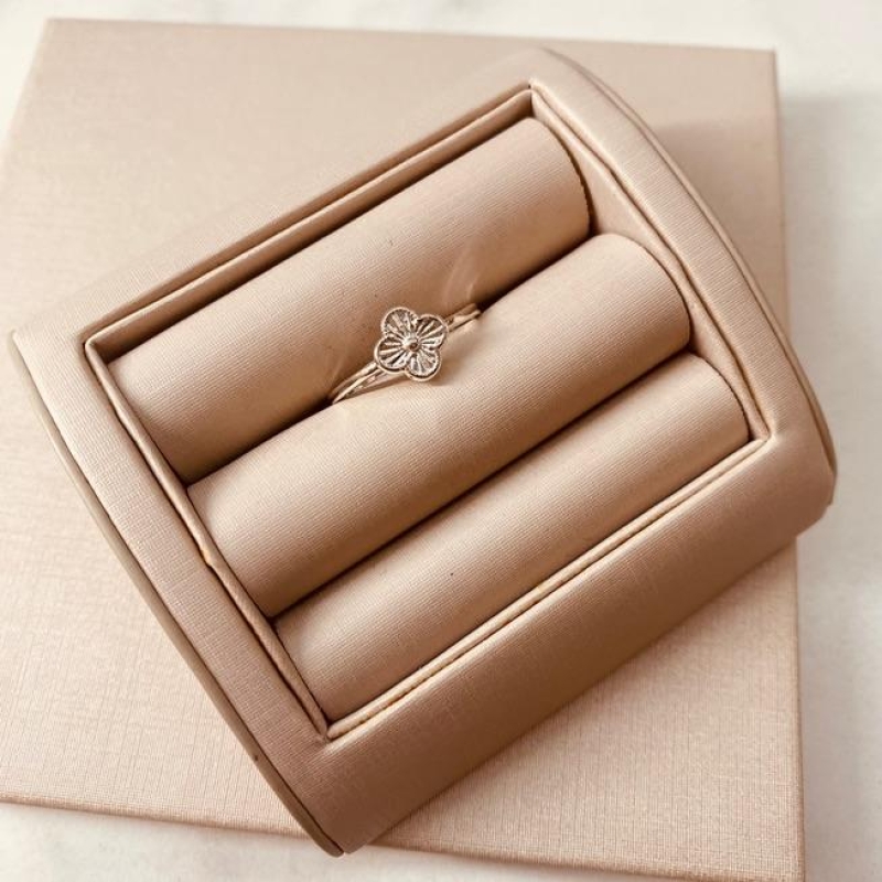 AN PRATA VAN CLEEF P