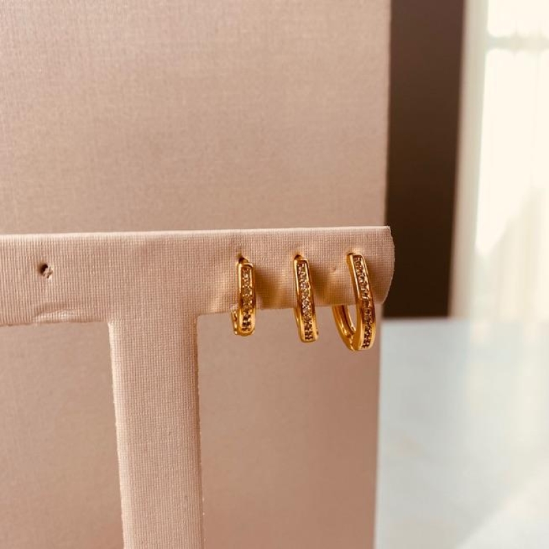 TR OURO ARGOLA FINA OVAL MICRO CRAVEJADA