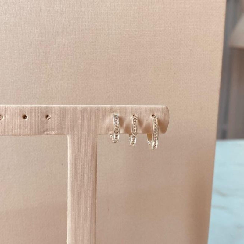 TR PRATA ARGOLA FINA OVAL MICRO CRAVEJADA