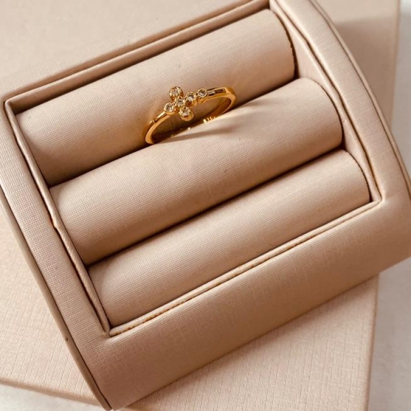 AN OURO CRUZ COM ZIRCONIAS