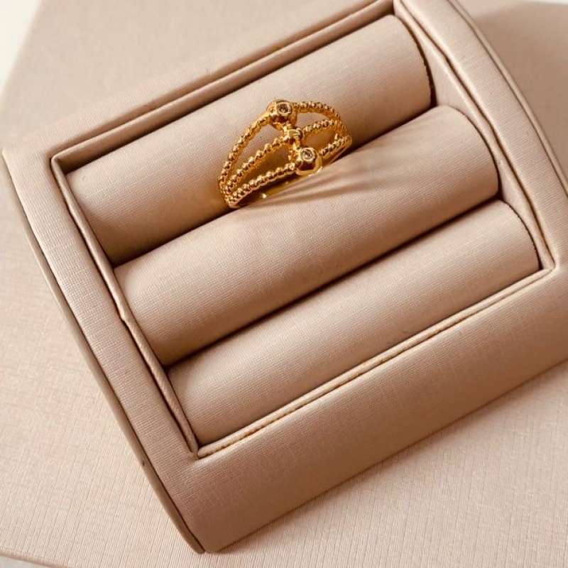 AN OURO TRIPLO DE BOLINHAS COM DUAS ZIRCONIAS