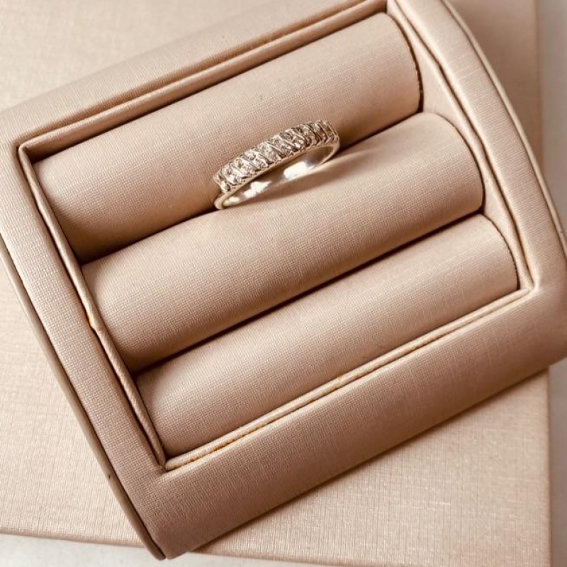 AN PRATA MEIA ALIANÇA COM ZIRCONIAS