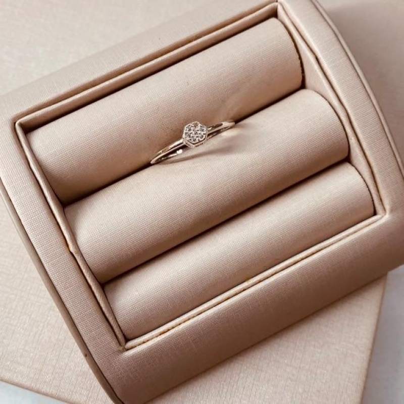 AN PRATA SOLITÁRIO FINO HEXAGONAL MICROCRAVEJADO