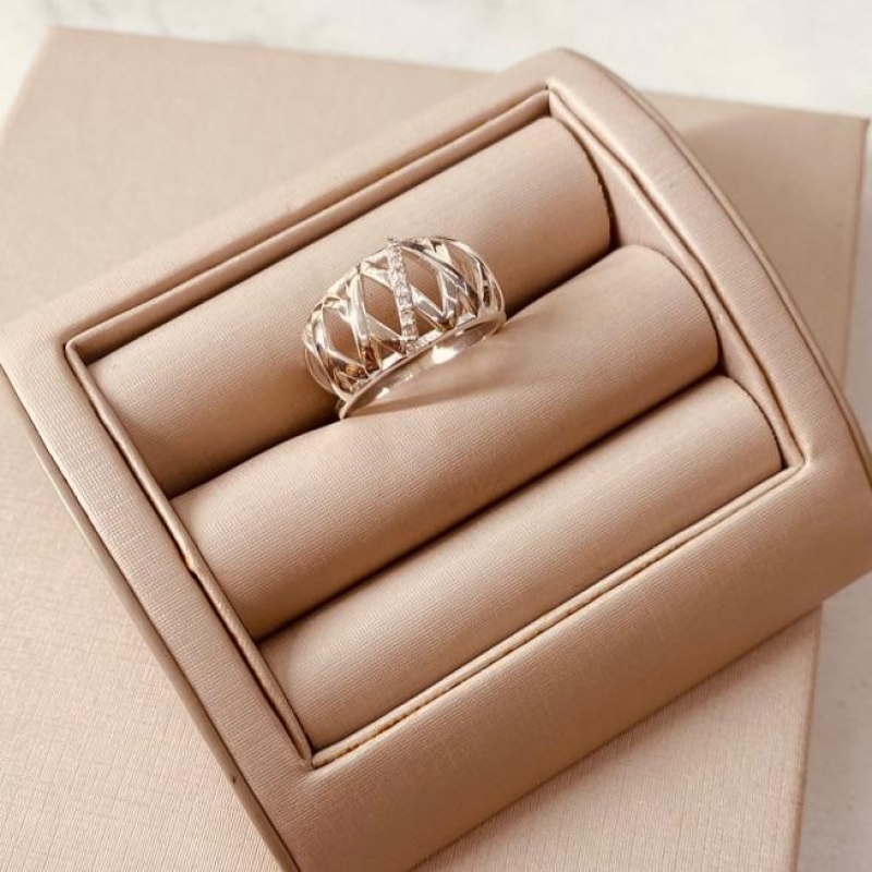 AN PRATA VAZADO DETALHES EM X CRAVEJADO