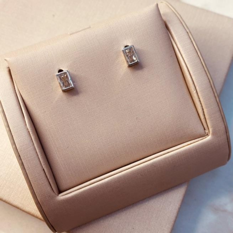 BR PRATA ZIRCONIA RETANGULAR CAIXA ALTA