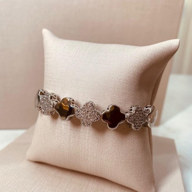BRAC PRATA VAN CLEEF LISO E CRAVEJADO