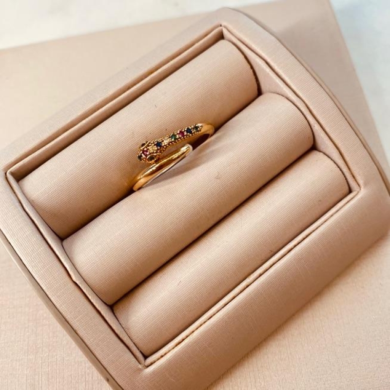 AN OURO COBRA MICRO CRAVEJADA