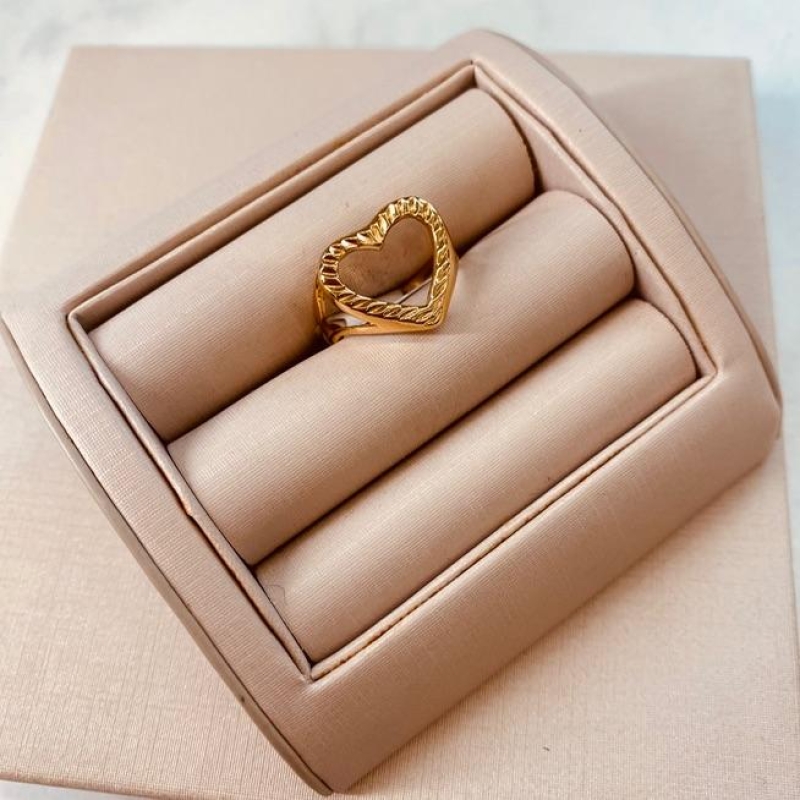 AN OURO CORAÇÃO VAZADO