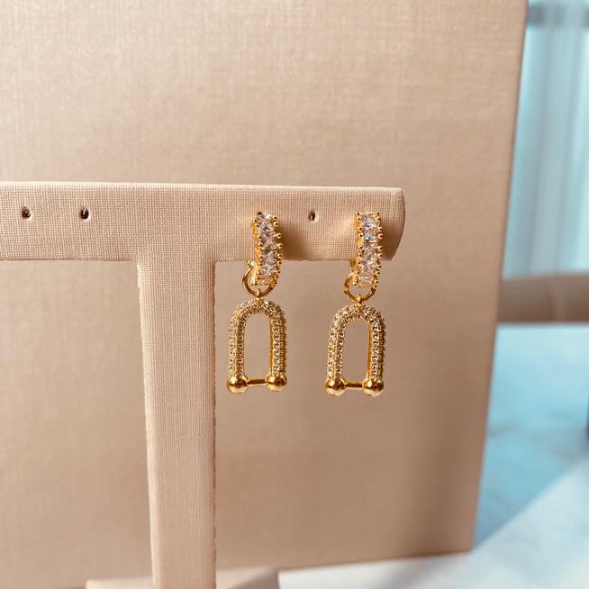 BR OURO ARGOLA BAGUETE PG RENATA MICRO CRAVEJADO