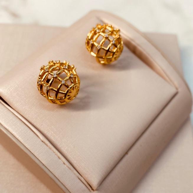 BR OURO ARGOLA ESFERA VAZADA