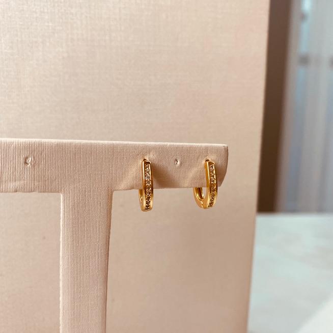 BR OURO ARGOLA FINA OVAL MICRO CRAVEJADA P