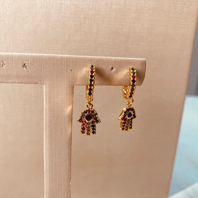 BR OURO ARGOLA MICRO CRAVEJADA MÃO DE DEUS COLOR