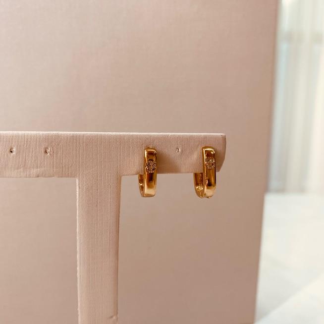 BR OURO ARGOLA RETANGULAR OVAL DETALHE M