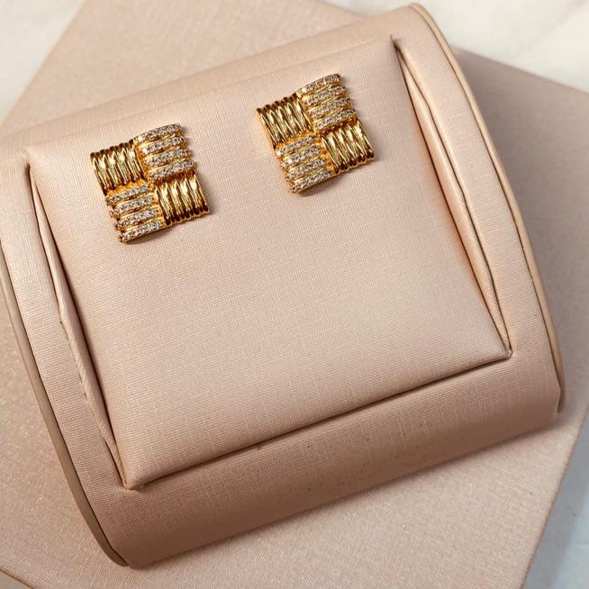 BR OURO QUADRADO DETALHADO E MICRO CRAVEJADO