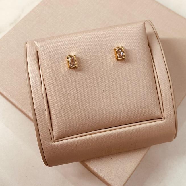 BR OURO ZIRCONIA RETANGULAR CAIXA ALTA