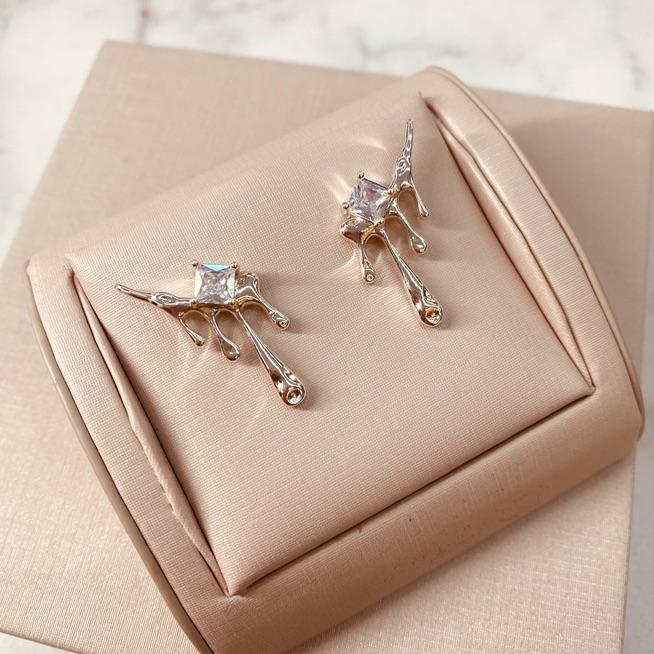 BR PRATA EARCUFF AQUARELA ZIRCONIA QUADRADA