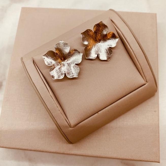 BR PRATA FLOR RISCADA