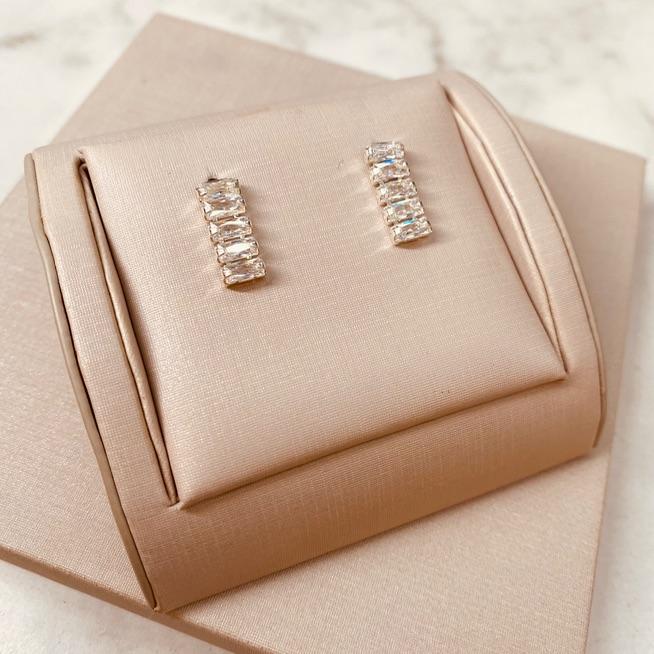 BR PRATA LONGO FLUIDO 5 ZIRCONIAS BAGUETE