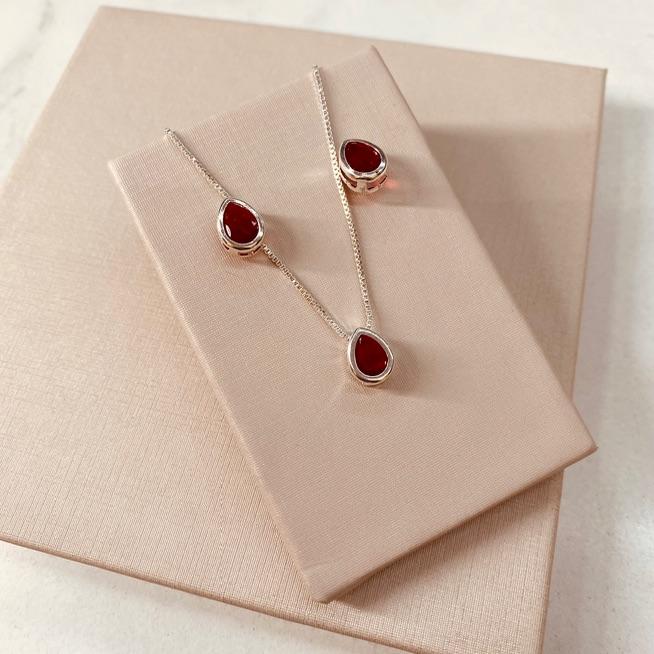 CJ PRATA GOTA VERMELHA CAIXA ALTA