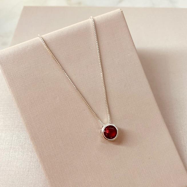 CL PRATA PONTO DE LUZ RUBI 8MM CAIXA ALTA